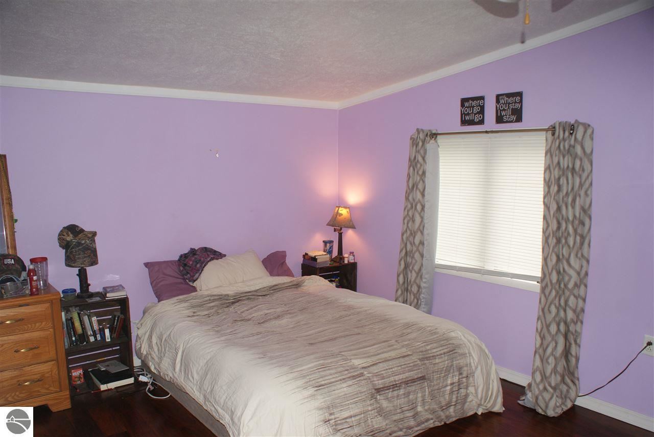 1927 Radcliff Road Traverse City, MI 49685 - Photo 24 of 48 1859990-23.JPG