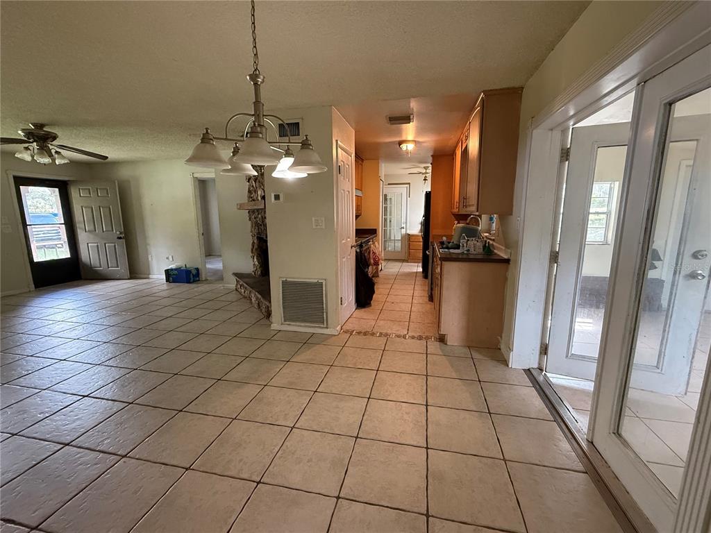 40907 West 3rd Avenue Umatilla, FL 32784 - Photo 5 of 13 a view of a entryway