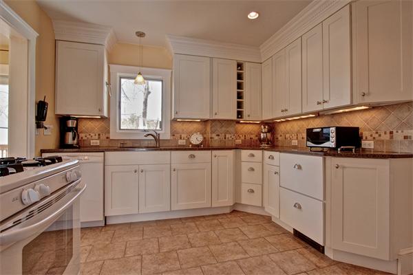 122 Derby Road Melrose, MA 02176 - Photo 6 of 18 Gallery Image 6