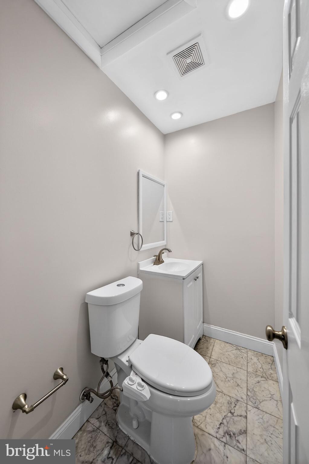 13312 Fort Washington Road Fort Washington, MD 20744 - Photo 22 of 34 a bathroom with a toilet a sink and mirror