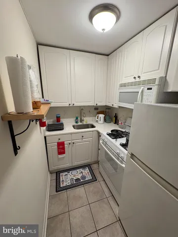 $1,800 | 922 24th Street Northwest, Unit 608, Washington, DC 20037