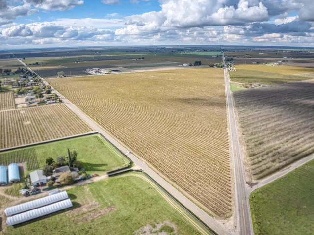 $1,300,000 | 10477 South Cornelia Avenue, Fresno, CA 93706