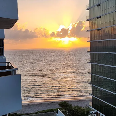 a view of a yard in front of house