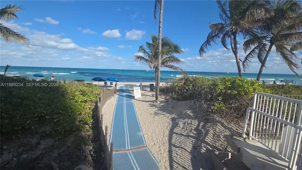 a view of a yard in front of house
