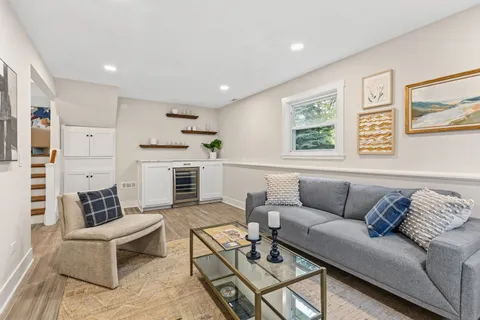 $519,000 | 815 Jenkisson Avenue, Lake Bluff, IL 60044