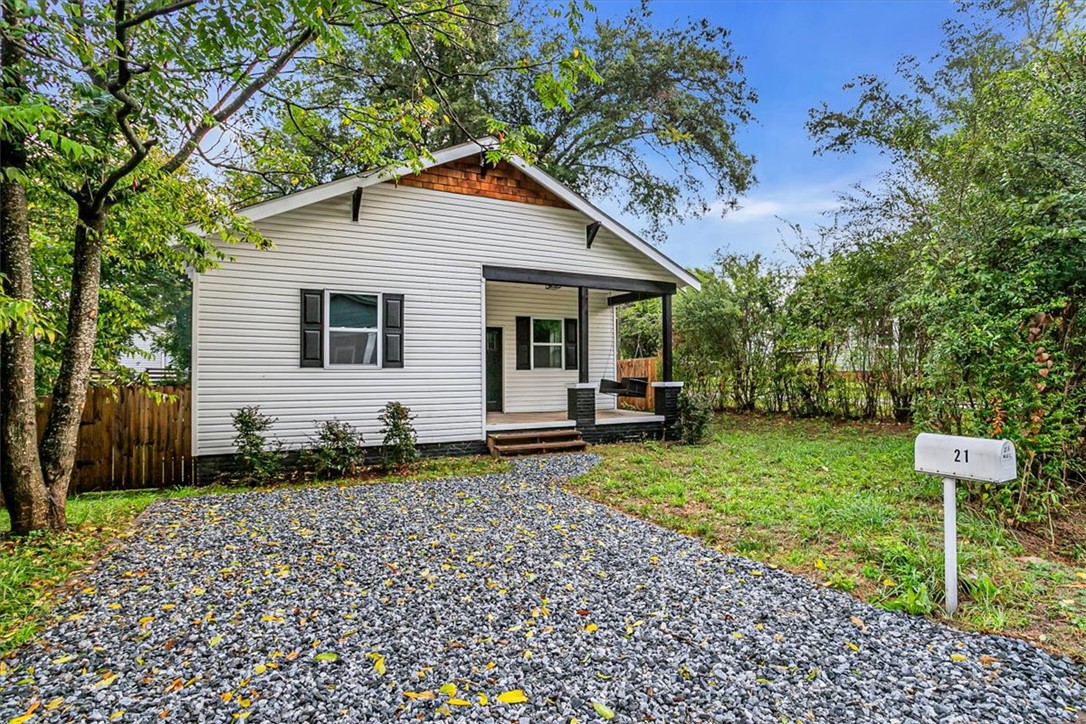 21 Lonsdale Street Seneca, SC 29678 - Photo 2 of 14