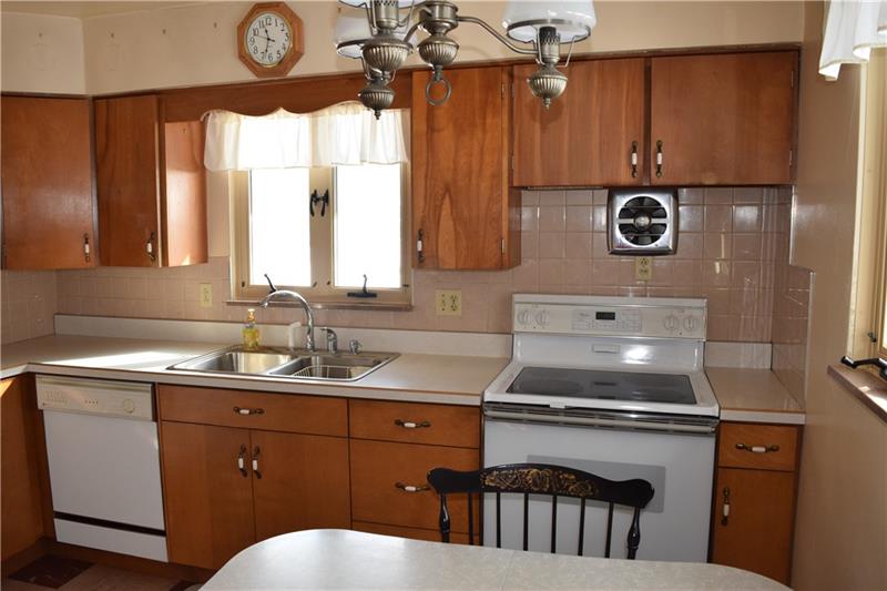 839 Clarksville Road Mercer, PA 16137 - Photo 5 of 19