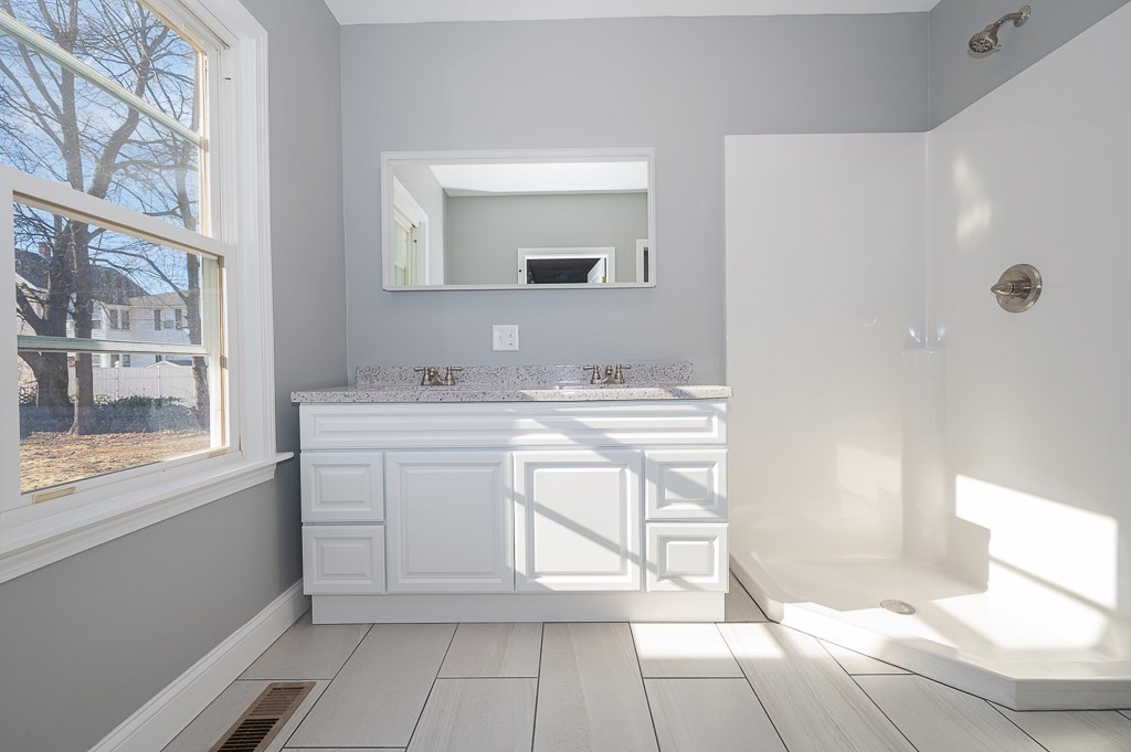 15 Everett Avenue Webster, MA 01570 - Photo 18 of 40