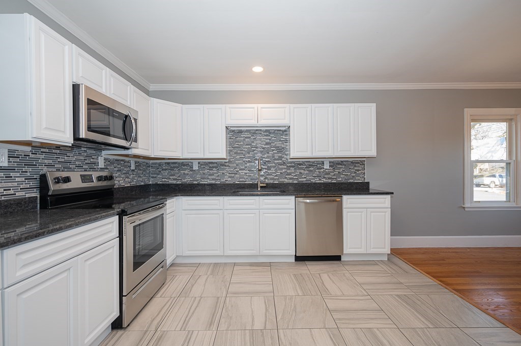 15 Everett Avenue Webster, MA 01570 - Photo 6 of 40