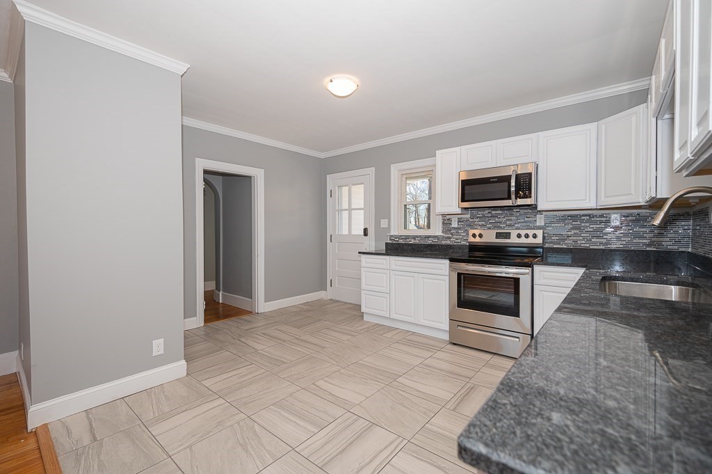 15 Everett Avenue Webster, MA 01570 - Photo 7 of 40