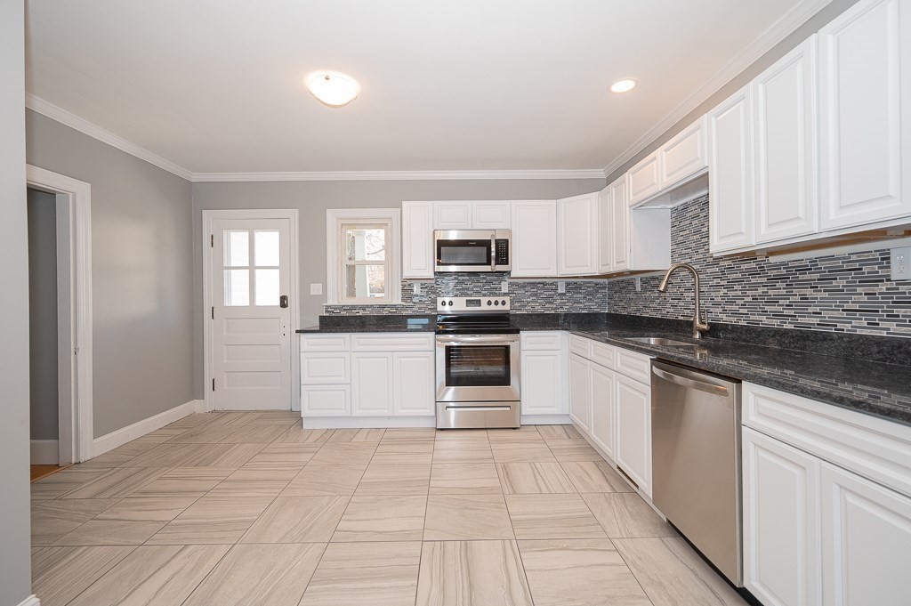 15 Everett Avenue Webster, MA 01570 - Photo 8 of 40