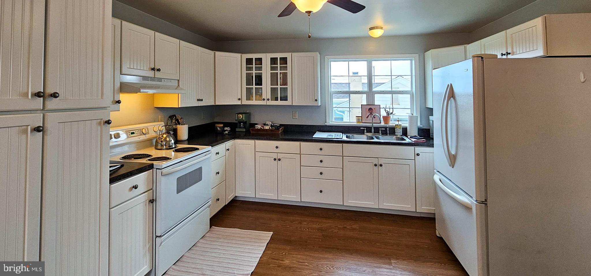 14106 Niswander Road Hagerstown, MD 21740 - Photo 2 of 23 Large kitchen w/soft close drawers