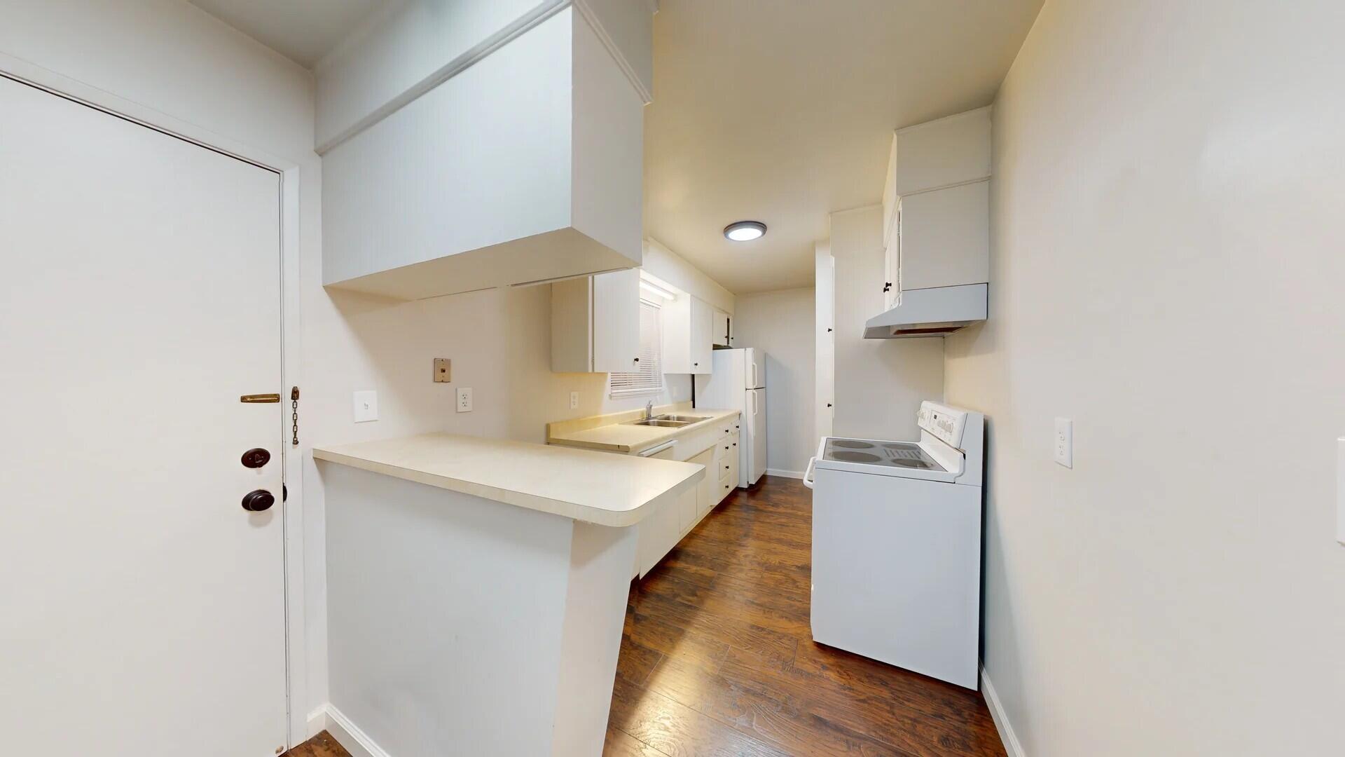 1553 Riverside Drive Redding, CA 96001 - Photo 32 of 51 Unit 6 Kitchen