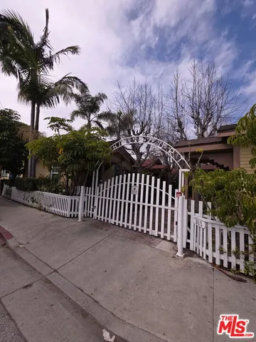 $2,300 | 315 North Venice Boulevard, Unit 2, Venice, CA 90291