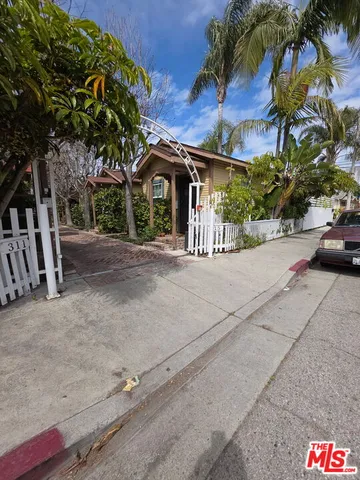 $2,300 | 315 North Venice Boulevard, Unit 2, Venice, CA 90291