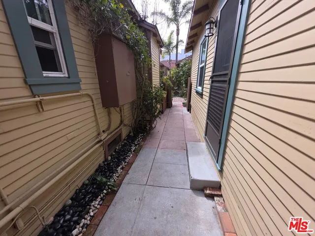 $2,300 | 315 North Venice Boulevard, Unit 2, Venice, CA 90291