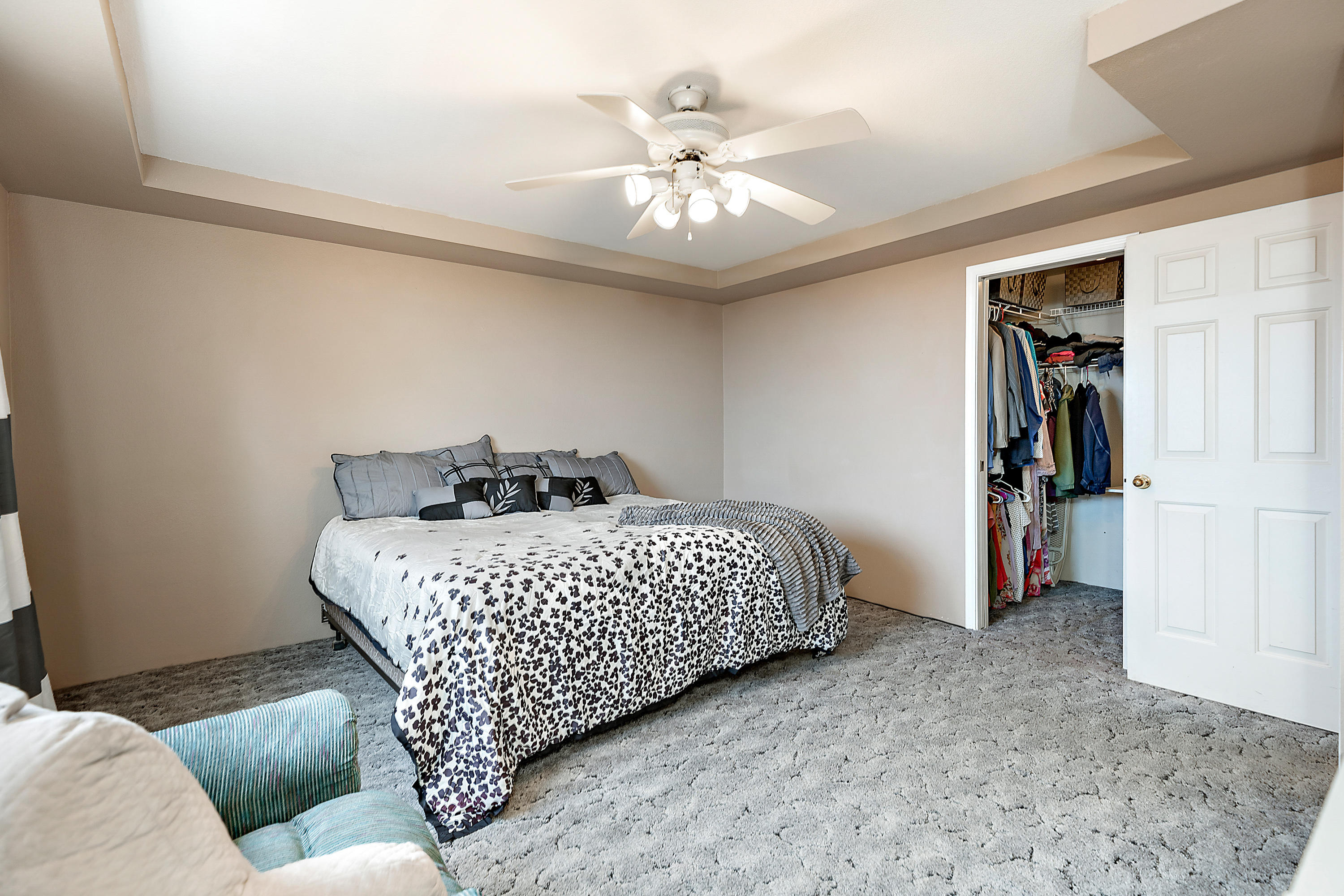 403 Mace Road Medford, OR 97501 - Photo 16 of 33 a living room with a bed furniture and a ceiling fan
