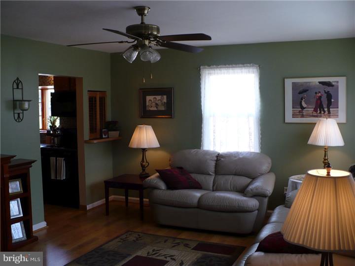 488 Granite Terrace Springfield, PA 19064 - Photo 4 of 18 Gallery Image 4