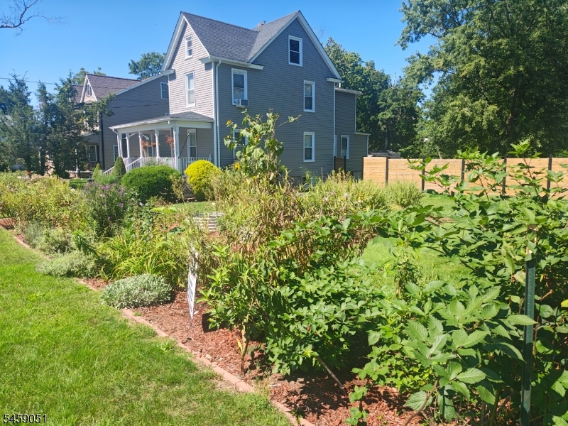 616 Center Street Dunellen, NJ 08812 - Photo 3 of 30 Gallery Image 3