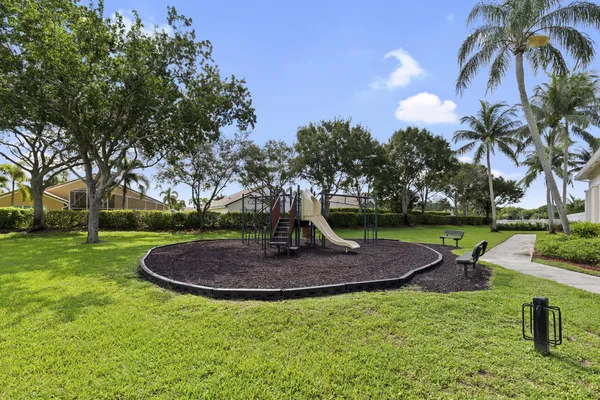 $390,000 | 8068 Briantea Drive, Boynton Beach, FL 33472
