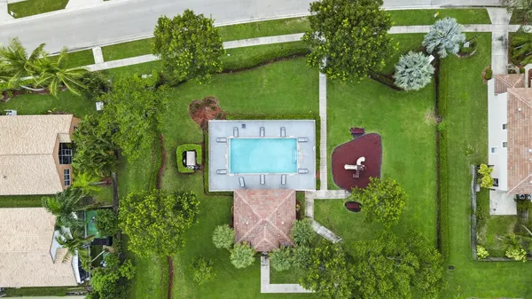 $390,000 | 8068 Briantea Drive, Boynton Beach, FL 33472