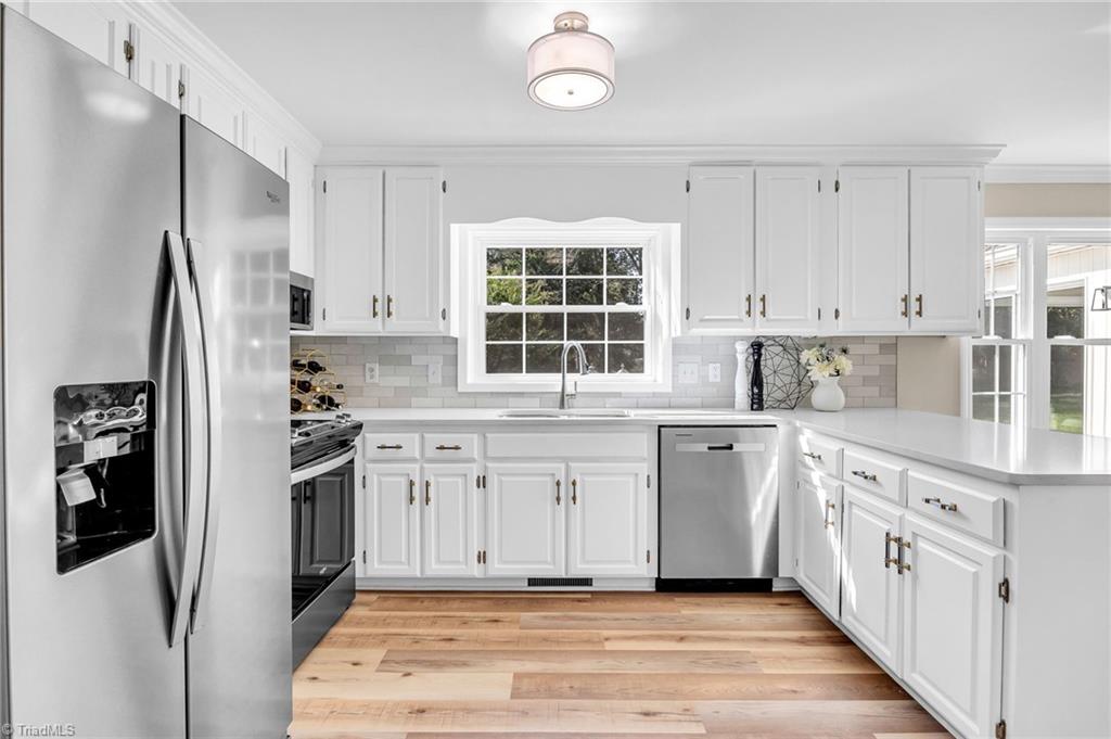 108 Royal Road Jamestown, NC 27282 - Photo 11 of 45 Kitchen-all appliances remain.