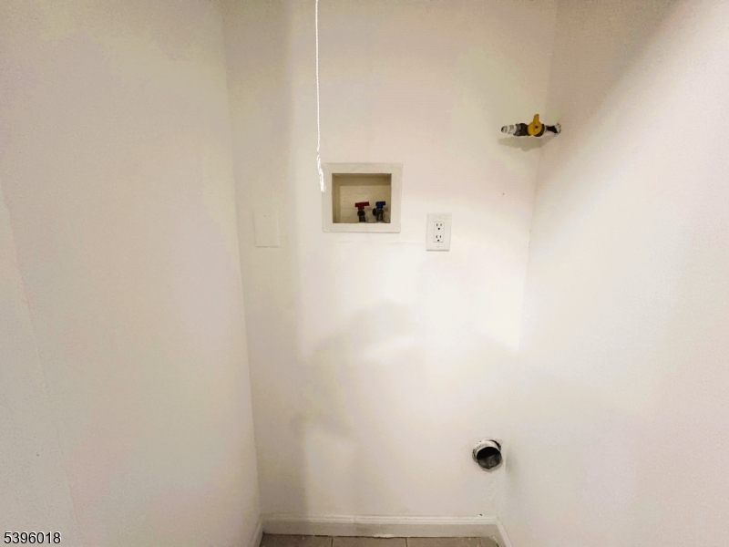 158 Catherine Street, Unit B Elizabeth, NJ 07201 - Photo 12 of 14 a bathroom with a shower