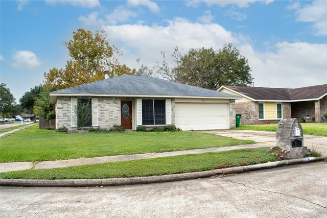 $230,000 | 16 Wagon Ln Loop, Angleton, TX 77515