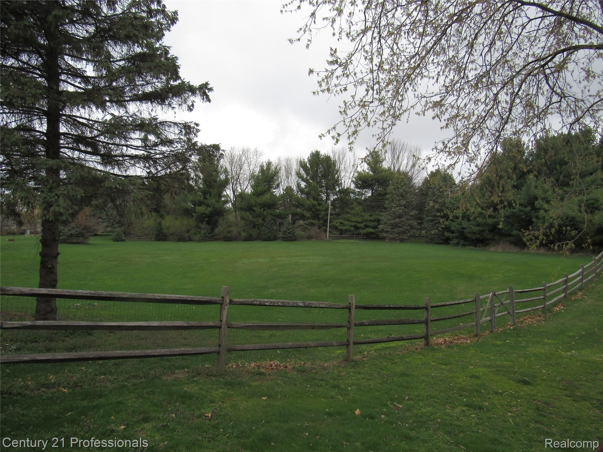 1475 Orion Road Lake Orion, MI 48362 - Photo 10 of 10 IMG_2233.JPG