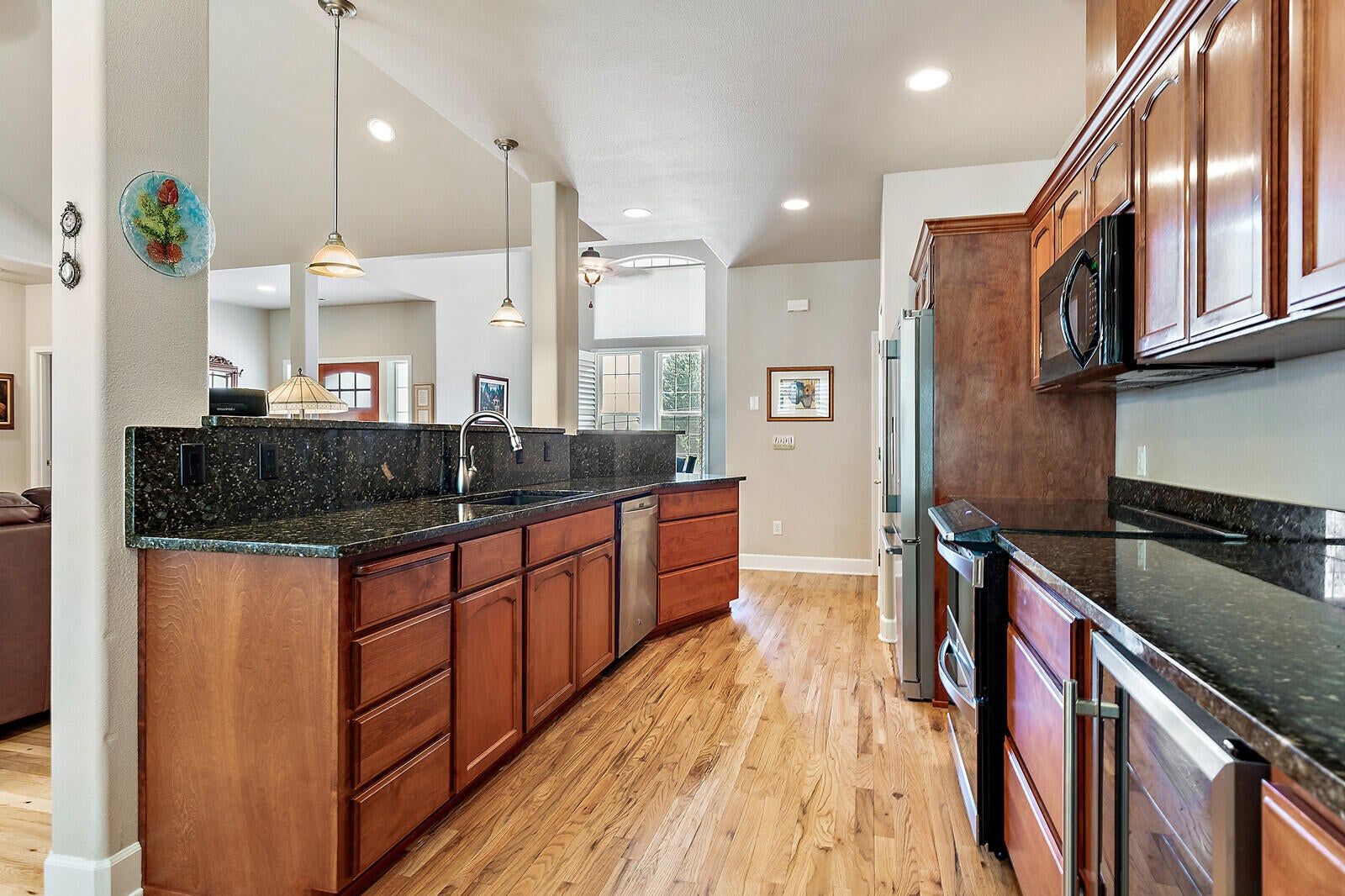 2056 Knowles Road Medford, OR 97501 - Photo 12 of 35 Granite counter tops