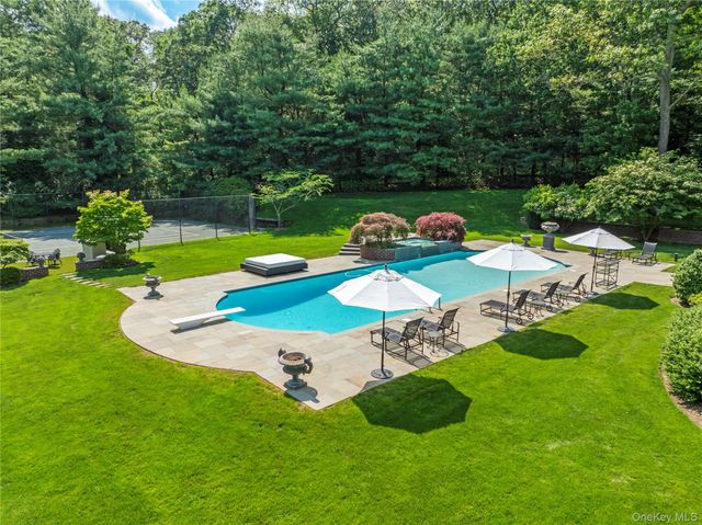 $5,998,000 | 8 Vista Lane, Brookville, NY 11545