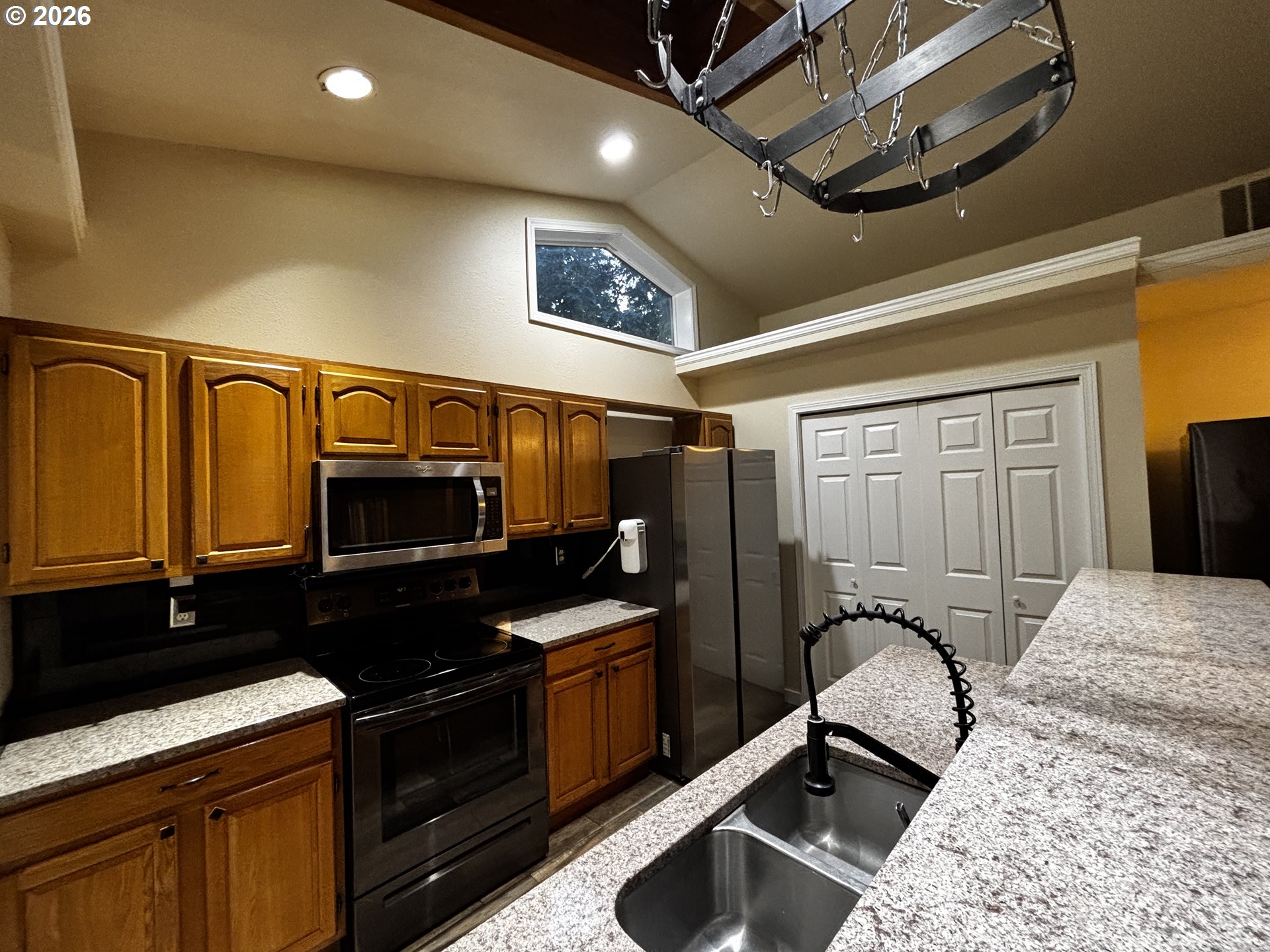 867 South 71st Street Springfield, OR 97478 - Photo 23 of 48 Kitchen