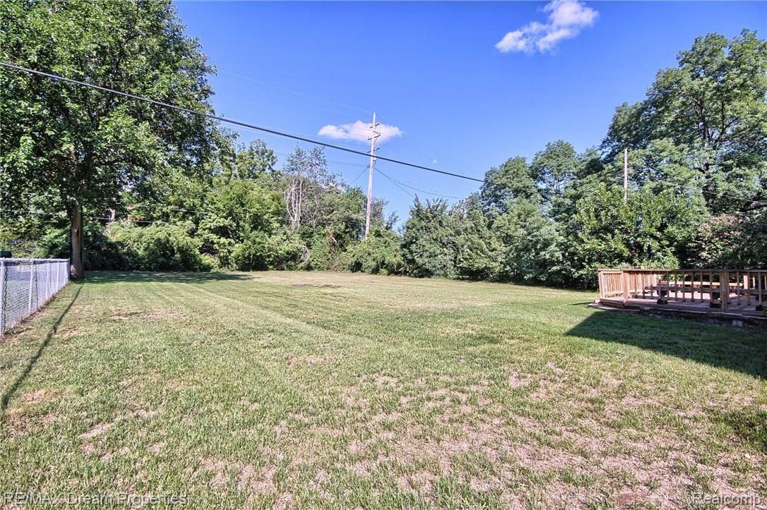 14125 Newburgh Road Livonia, MI 48150 - Photo 29 of 30 Backyard.jpg