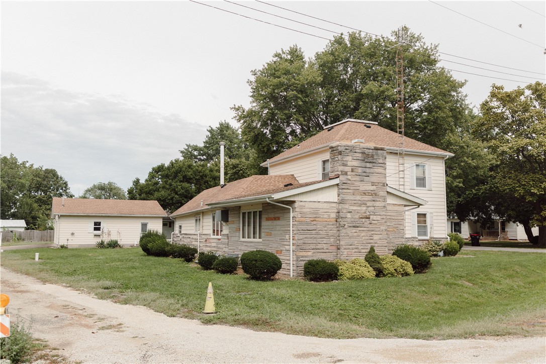 125 South College Street Assumption, IL 62510 - Photo 3 of 21 Gallery Image 3