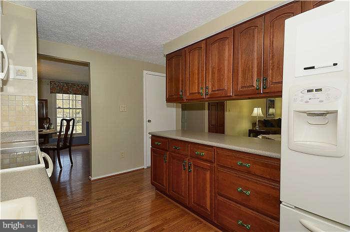 11951 Appling Valley Road Fairfax, VA 22030 - Photo 17 of 30 Kitchen