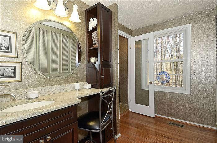 11951 Appling Valley Road Fairfax, VA 22030 - Photo 22 of 30 Bath (Master)