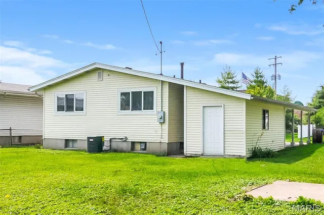 $1,560 | 635 Loyola Drive, Florissant, MO 63031