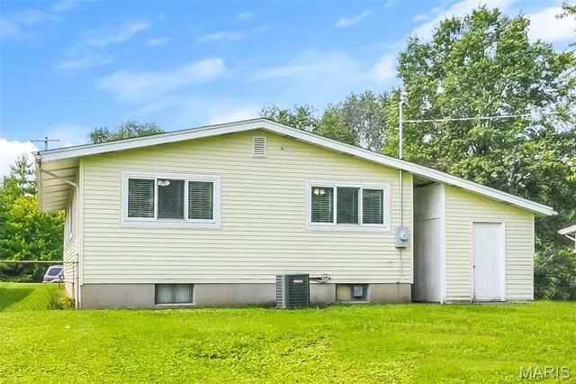 $1,560 | 635 Loyola Drive, Florissant, MO 63031