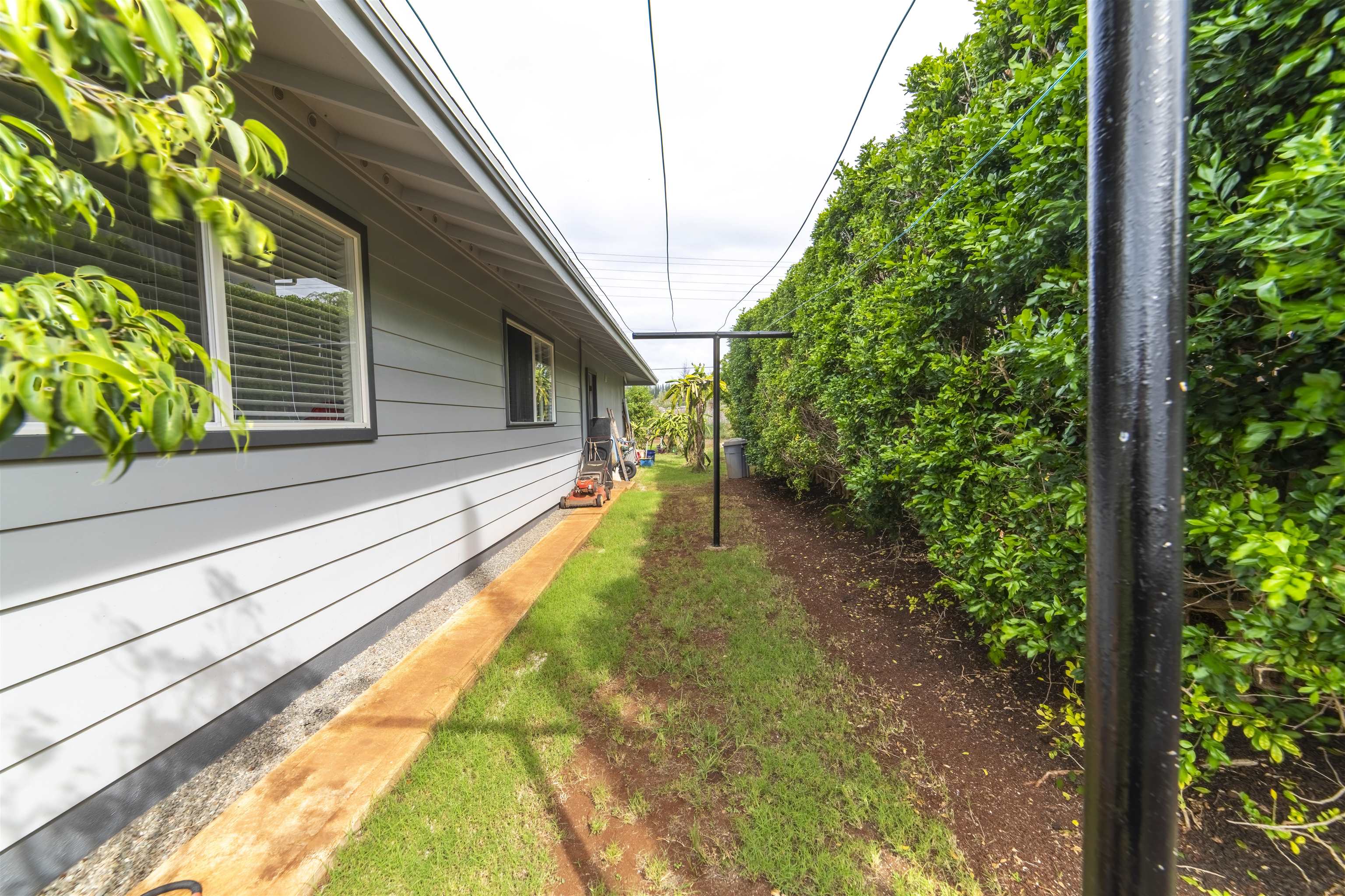 5332 Lower Honoapiilani Road Lahaina, HI 96761 - Photo 23 of 36 Side yard