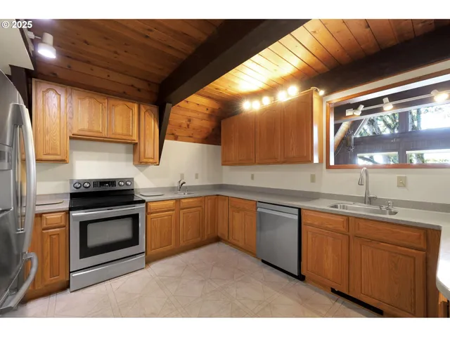 $597,000 | 475 Riverview Boulevard, Springfield, OR 97477