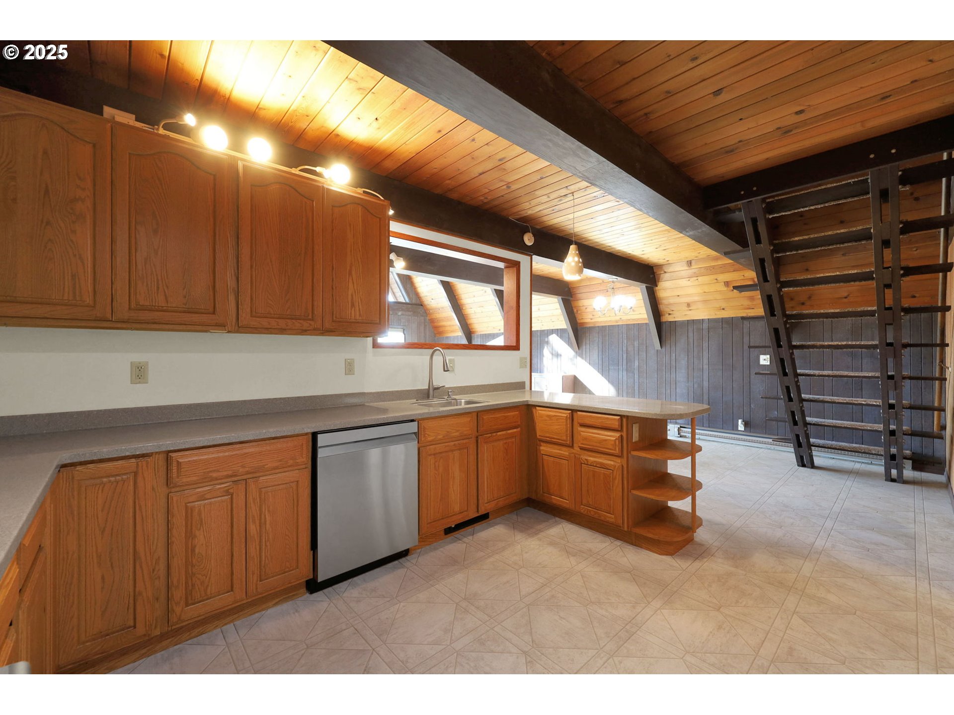 475 Riverview Boulevard Springfield, OR 97477 - Photo 10 of 32