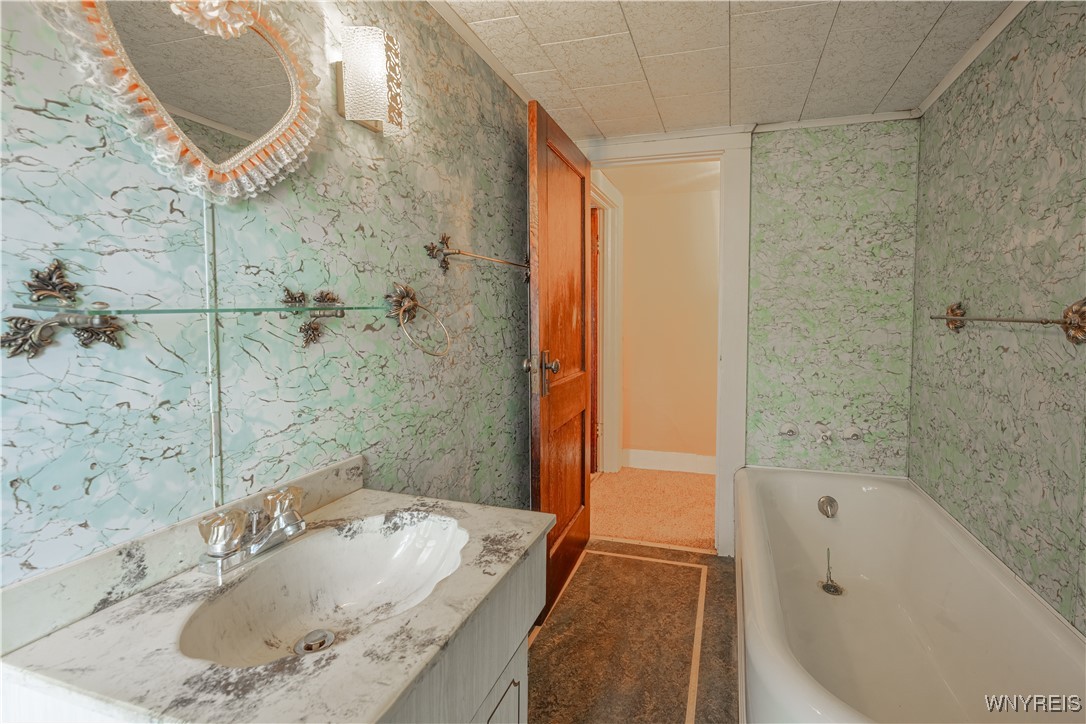 6358 Ridge Road Lockport Town, NY 14094 - Photo 29 of 35