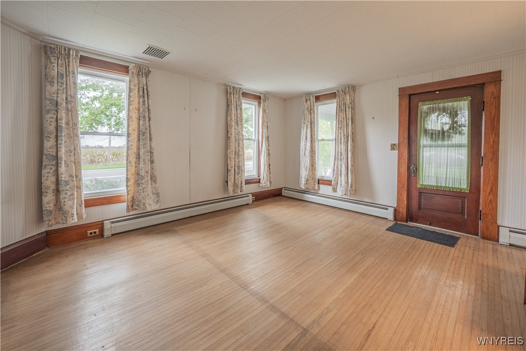 6358 Ridge Road Lockport Town, NY 14094 - Photo 4 of 35