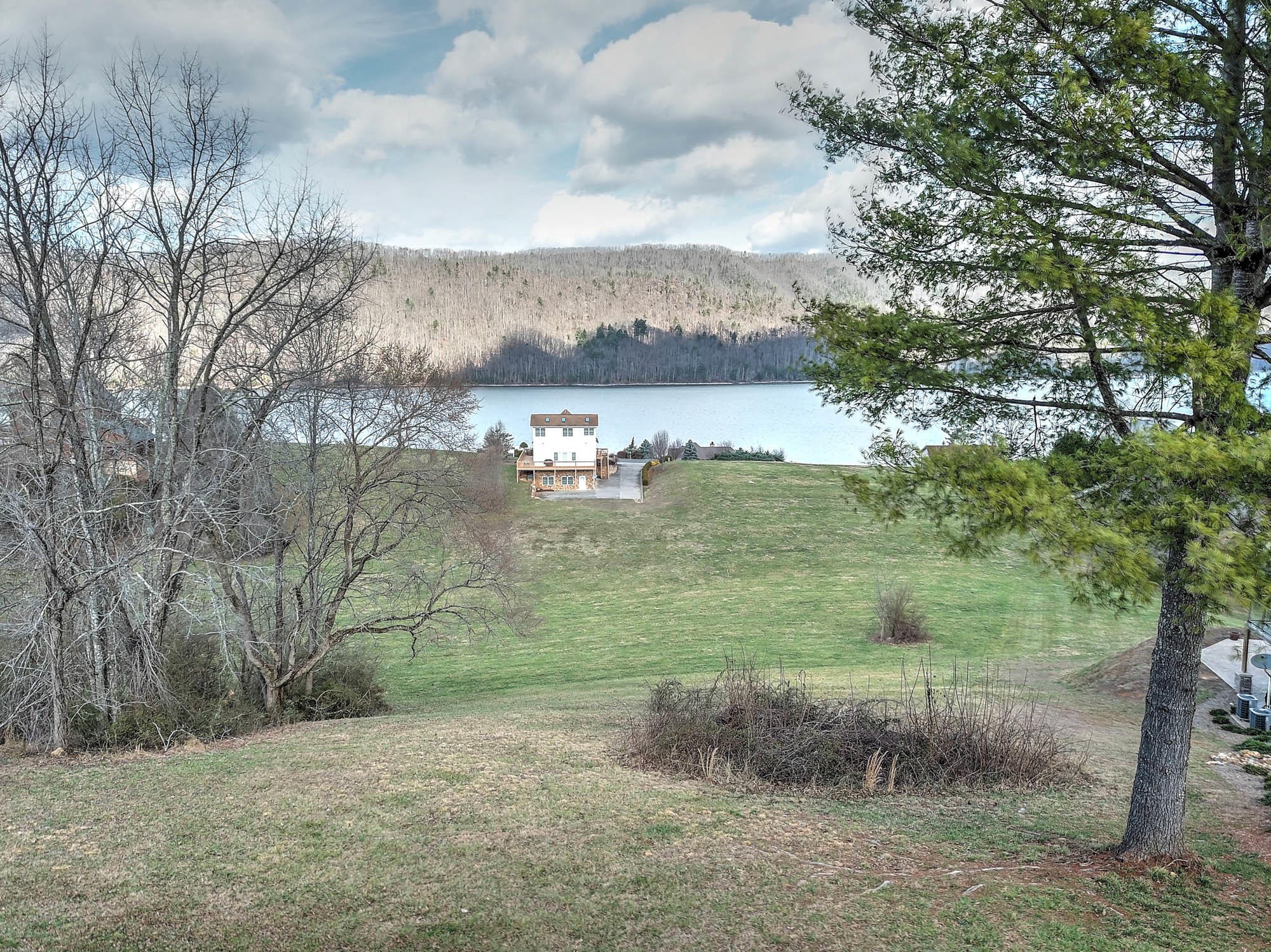 89 Harbor View Road Butler, TN 37640 - Photo 15 of 16 Gallery Image 15