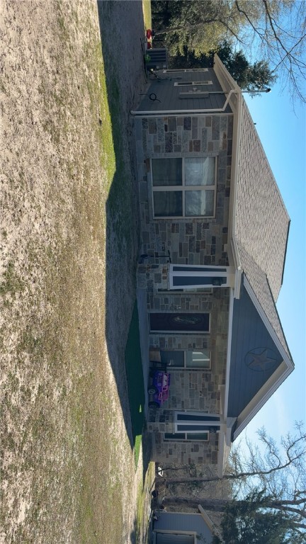 a view of a house with yard and garage