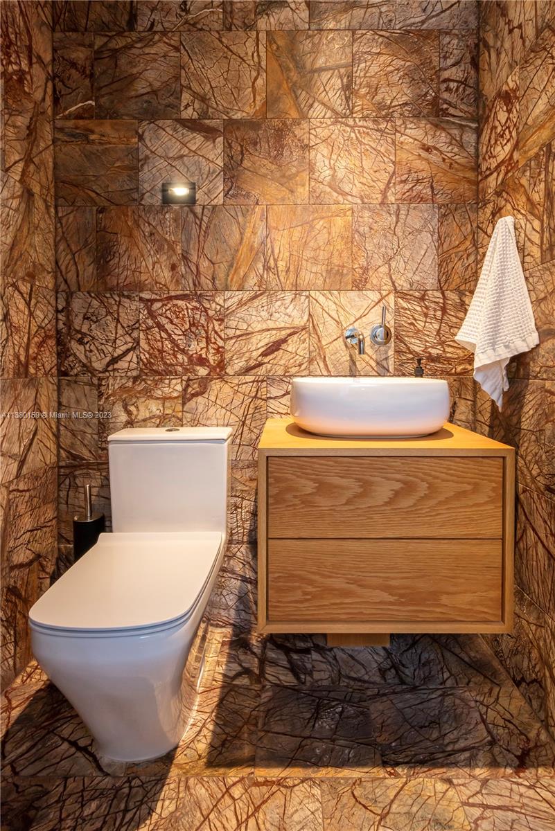 100 South Pointe Drive, Unit 1802 Miami Beach, FL 33139 - Photo 12 of 17 a bathroom with a toilet and a sink