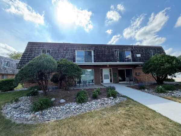 $140,000 | 2457 West Country Club Drive South, Unit G, Fargo, ND 58103
