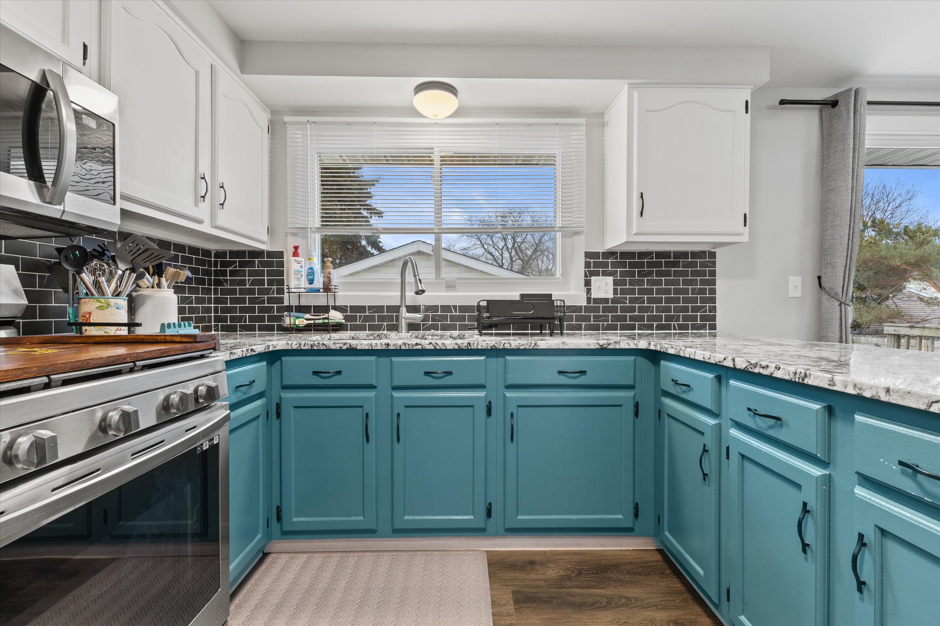 3343 Stratford Avenue Racine, WI 53402 - Photo 6 of 36 02-925A6891