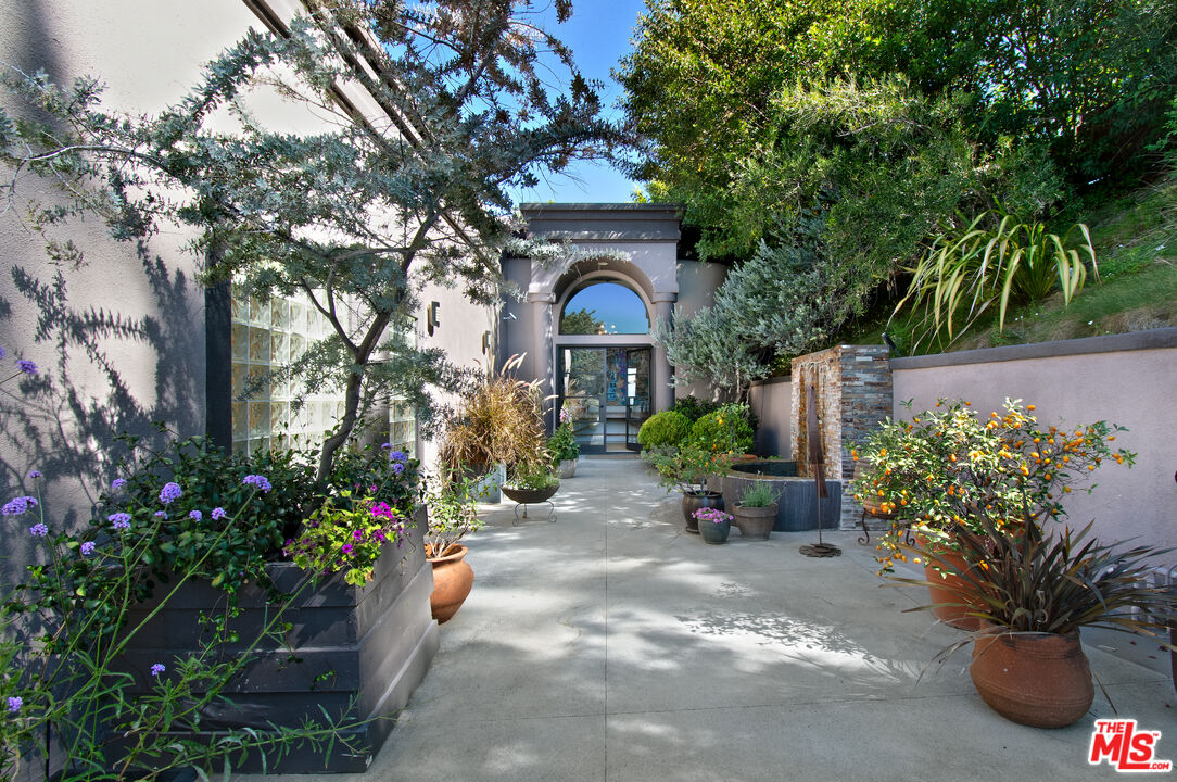 4039 Cody Road Sherman Oaks, CA 91403 - Photo 1 of 47