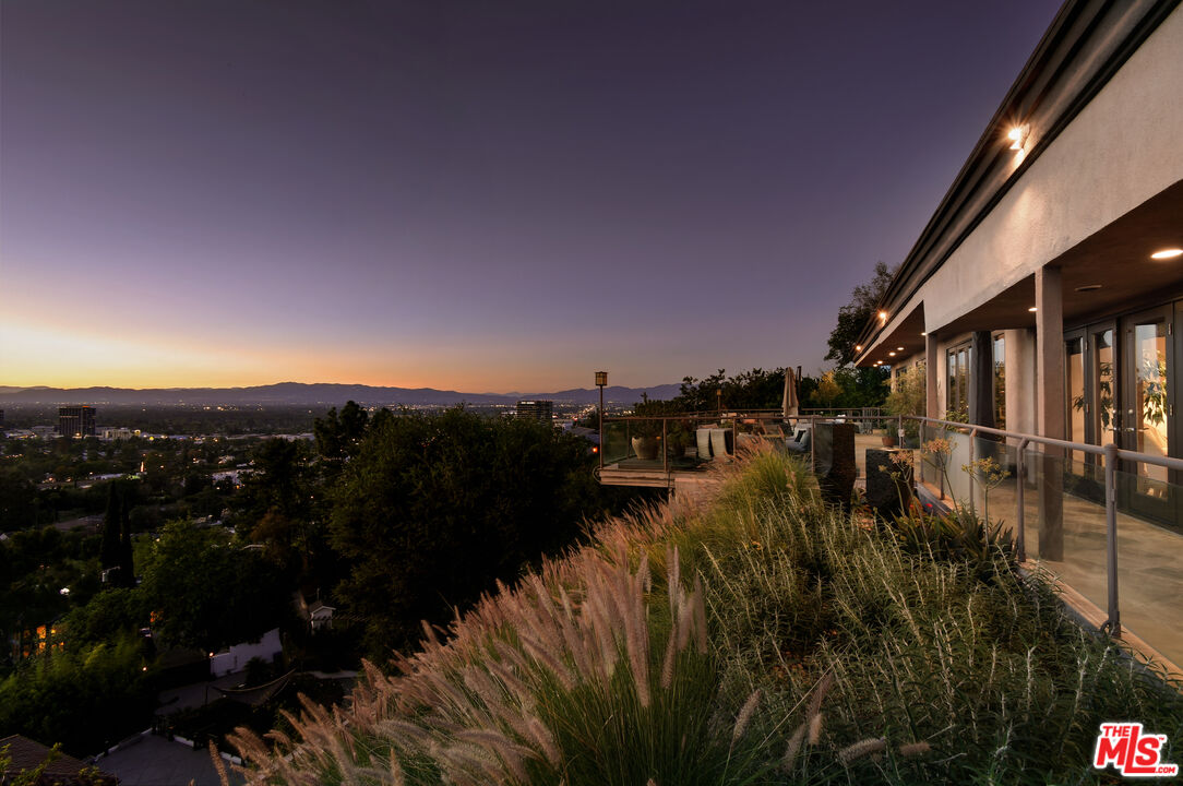 4039 Cody Road Sherman Oaks, CA 91403 - Photo 37 of 47